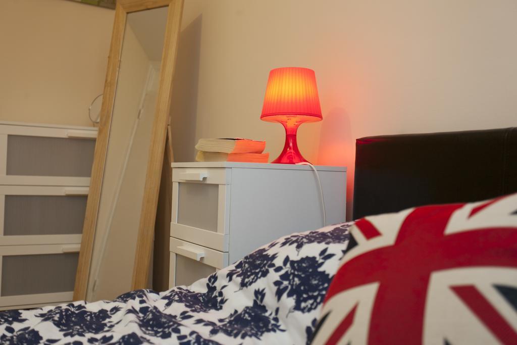 Victoria Centre Apartments In The Victoria Centre Shopping Centre - Nottingham City Centre - 24 Hour Access - Most Central Location, Kitchen - Sunday Check-Out 1Pm - Opposite Hilton By Restaurants & Shops - Outdoor Parking Cars Or Vans Five Pounds A Exterior foto